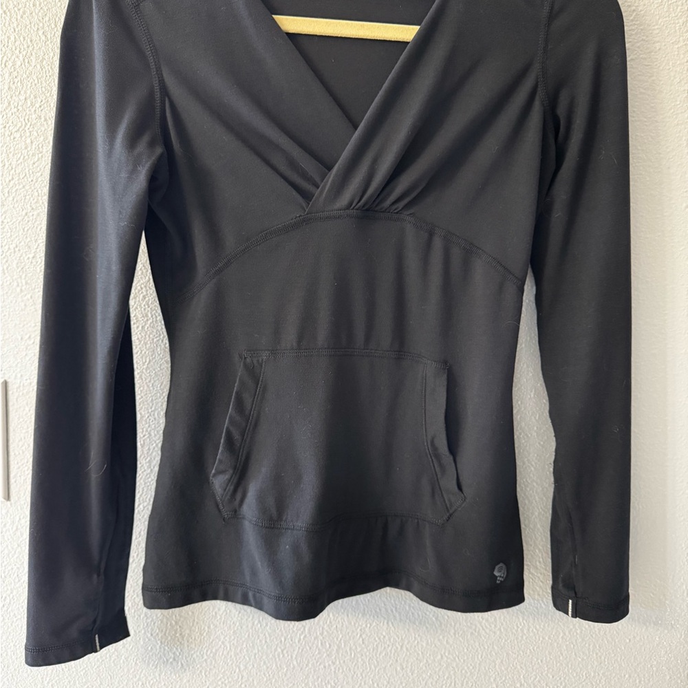 Mountain Hardwear Black Women's Long-Sleeve V-Neck Pullover Hoodie